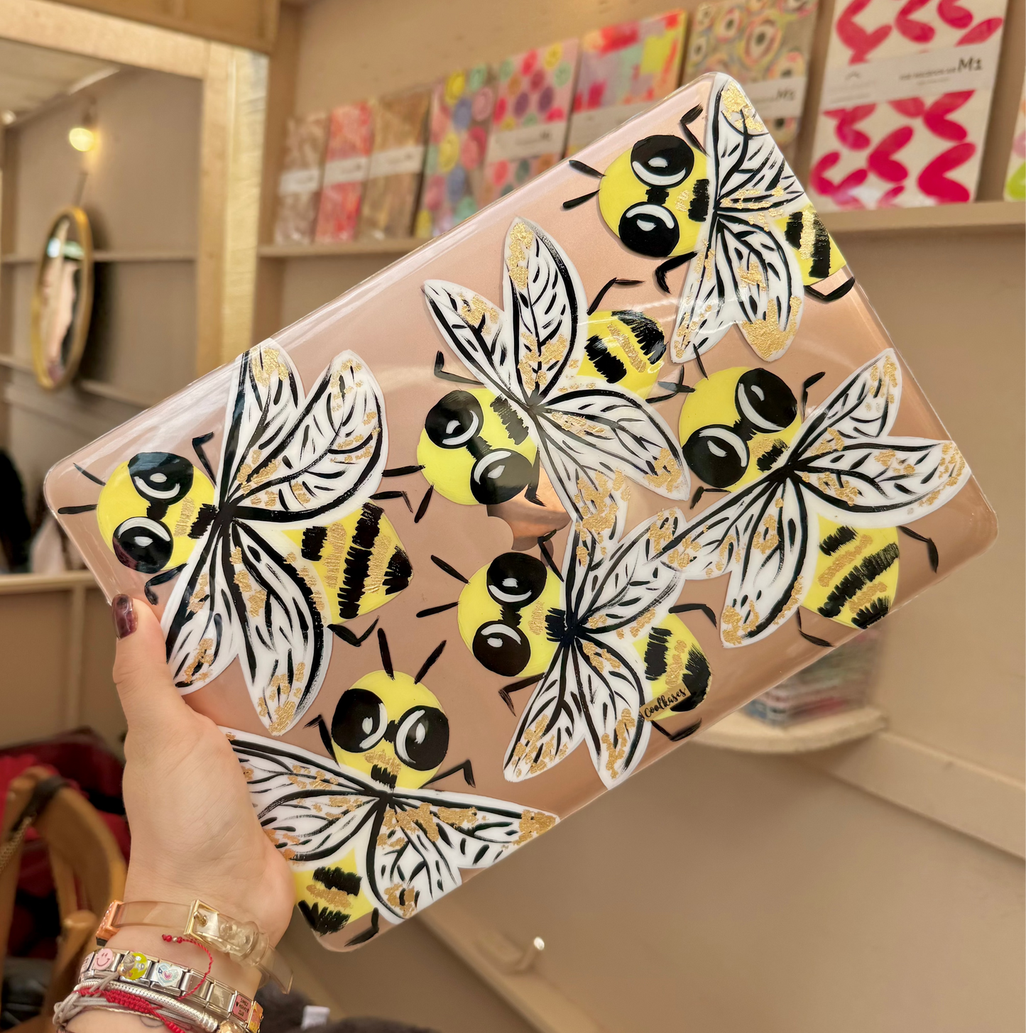 QUEEN BEE MACBOOK